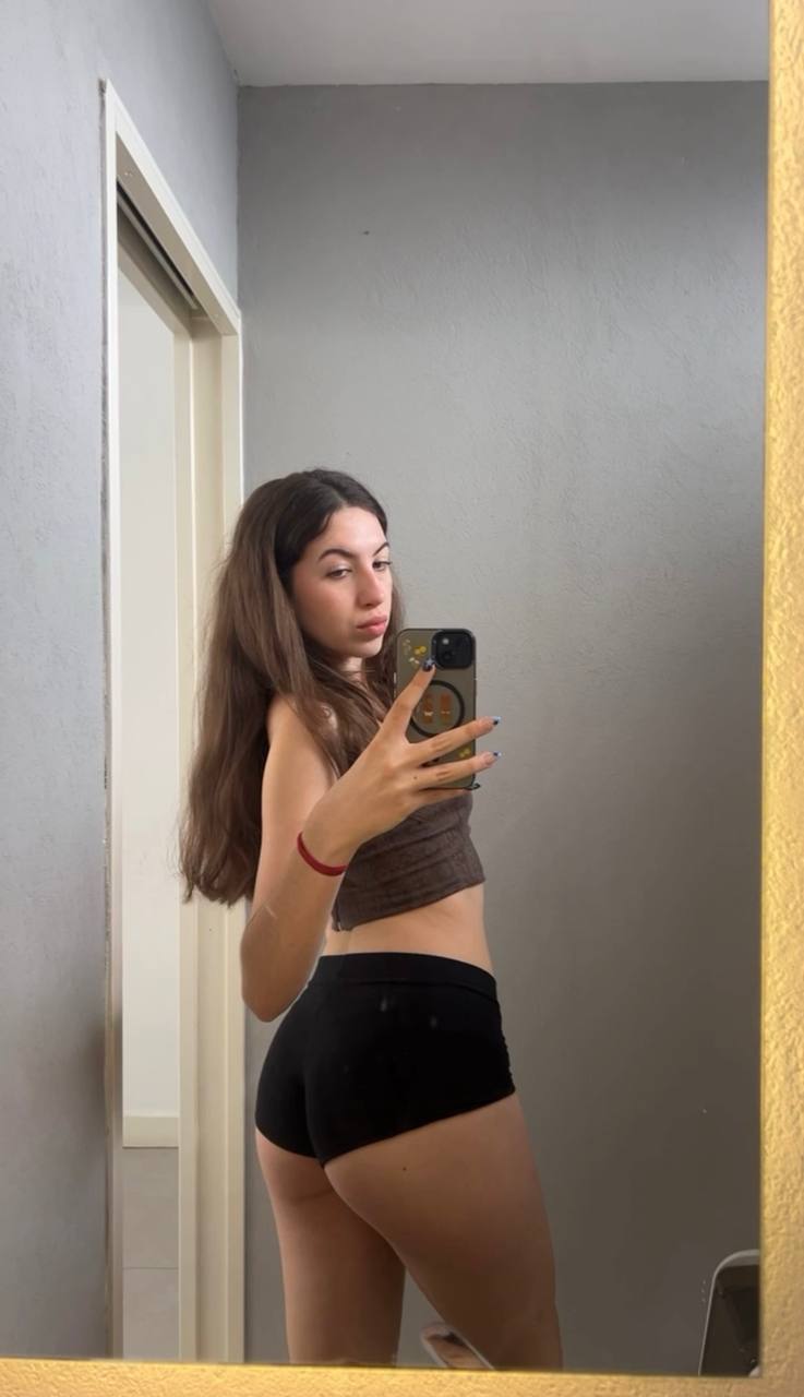 Amber in her underwear in Allahabad