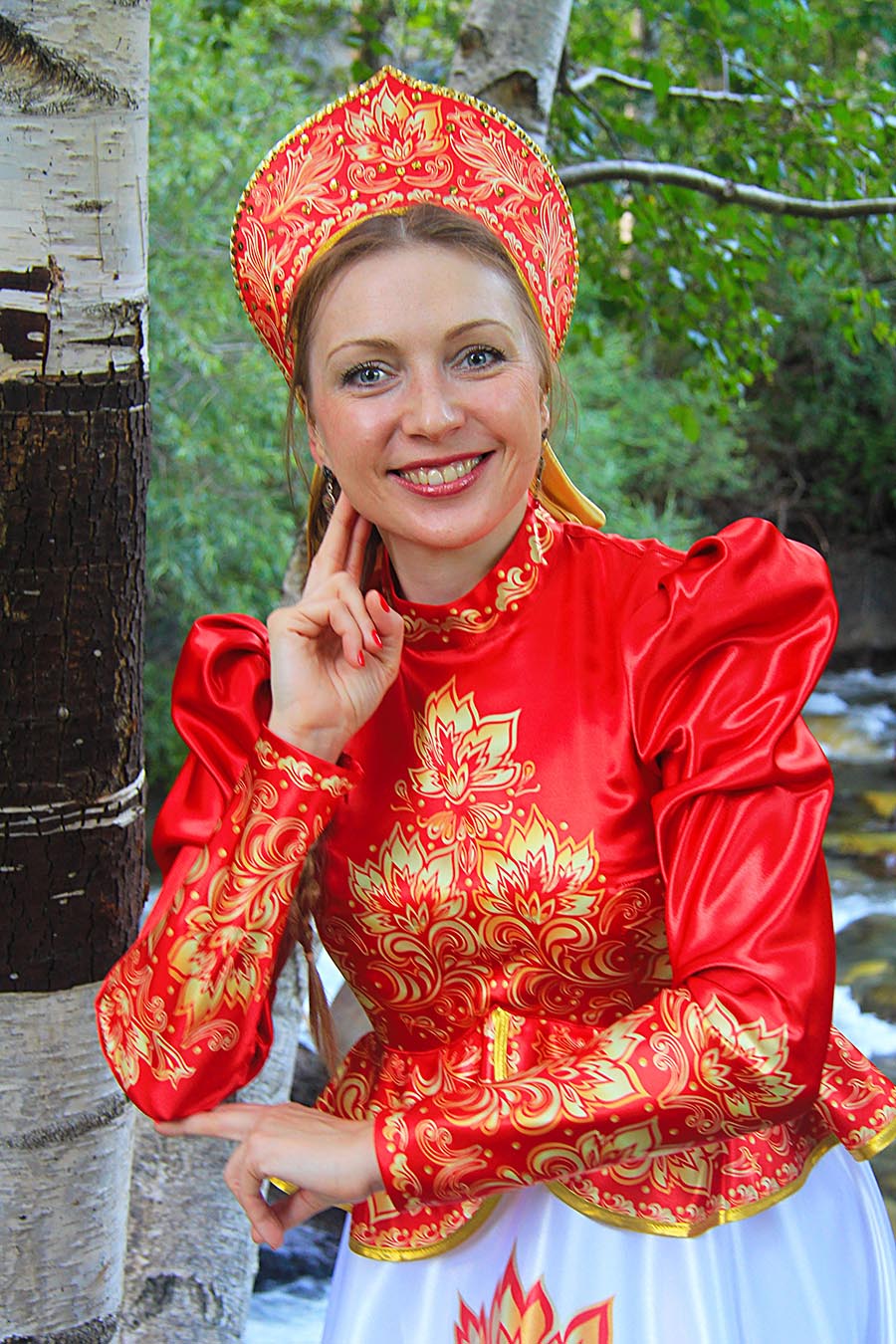 Women in Slavic costumes in Allahabad