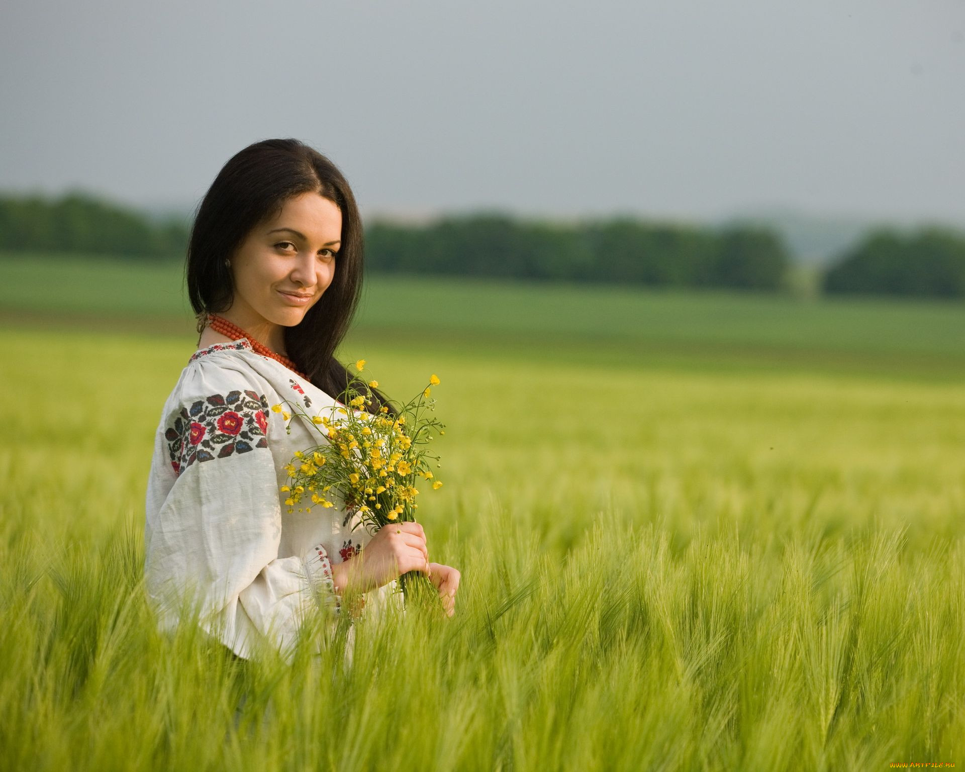 Women in Slavic costumes in Allahabad