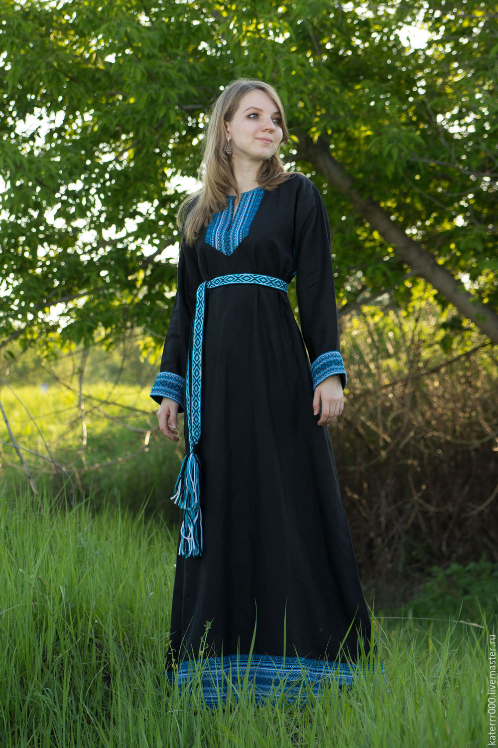 Women in Slavic costumes in Allahabad