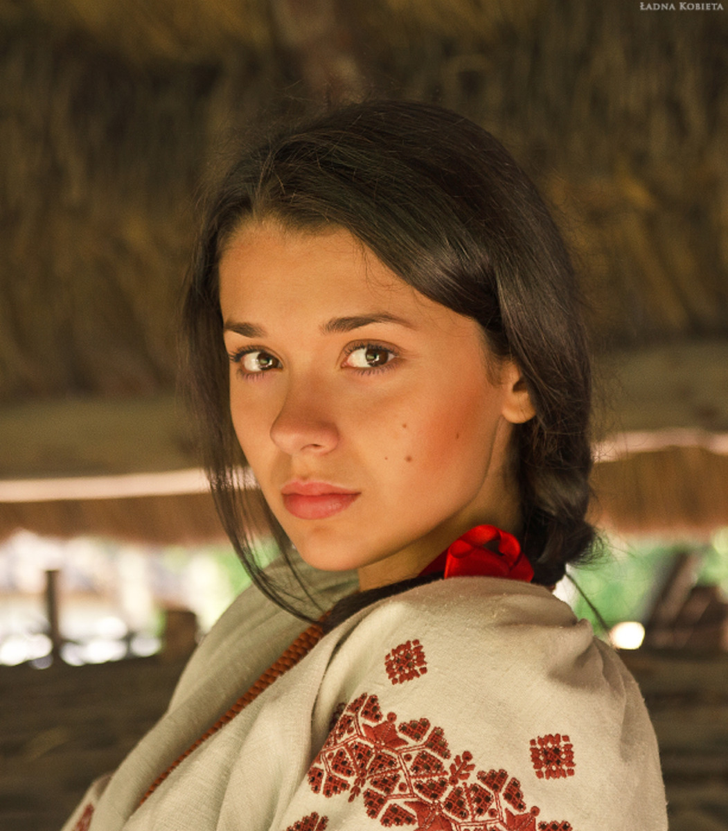 Girls in Slavic costumes in Allahabad
