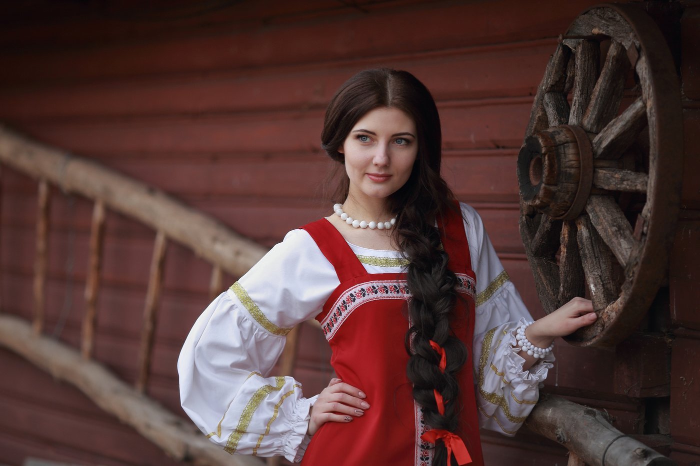 Girls in Slavic costumes in Allahabad