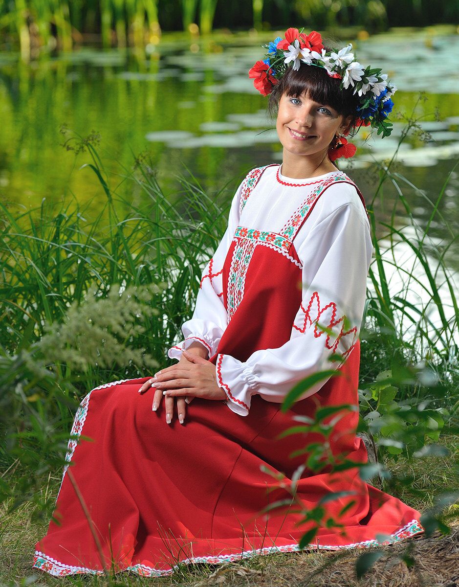 Beautiful girl Girls in Slavic costumes in Allahabad