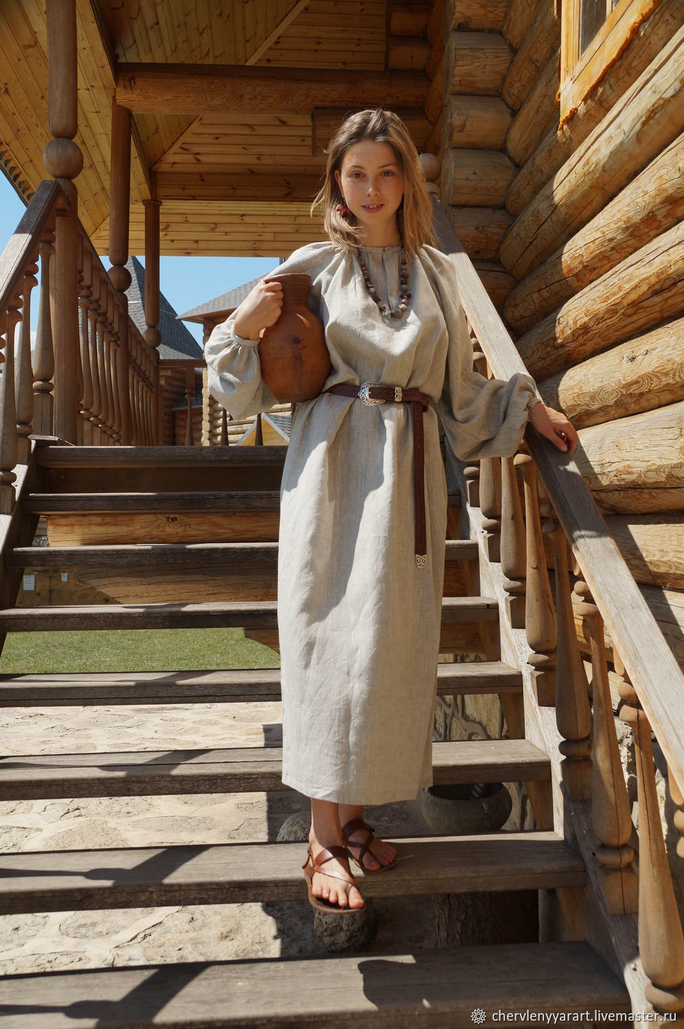 Girls in Slavic costumes in Allahabad