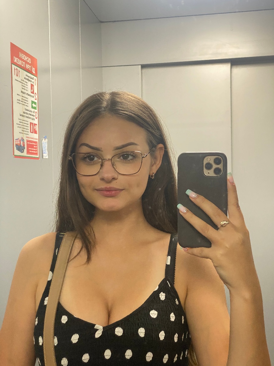 Sexy model Stacy in Allahabad