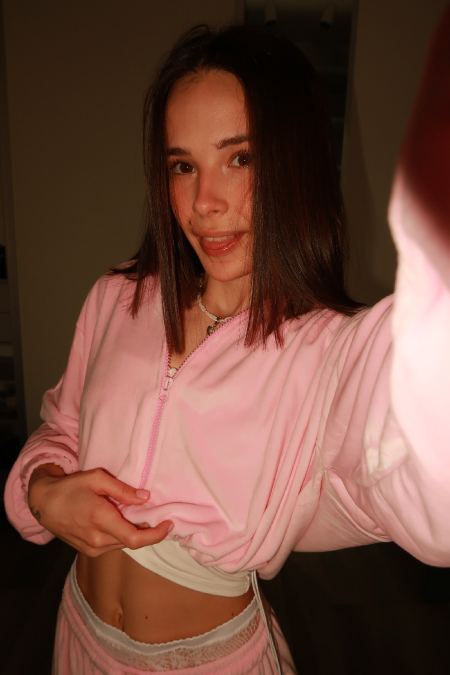 Tina brings the glow — live moments in Allahabad